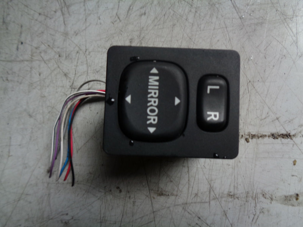 TOYOTA YARIS MK3 2013 DRIVER RIGHT WING MIRROR CONTROL 769746C