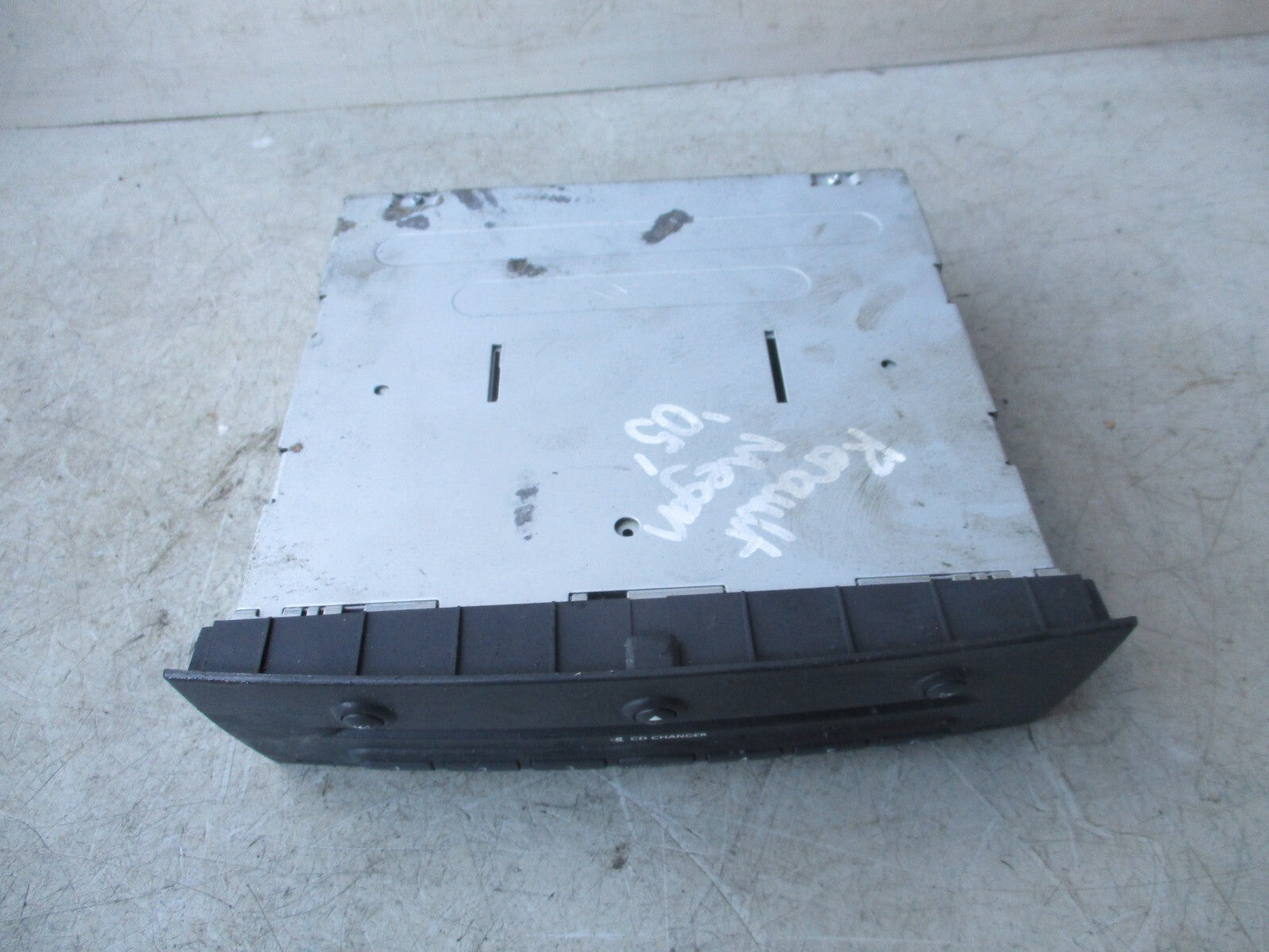 2005 RENAULT MEGANE MK2 CD PLAYER CHANGER MULTI DISC 8200485082