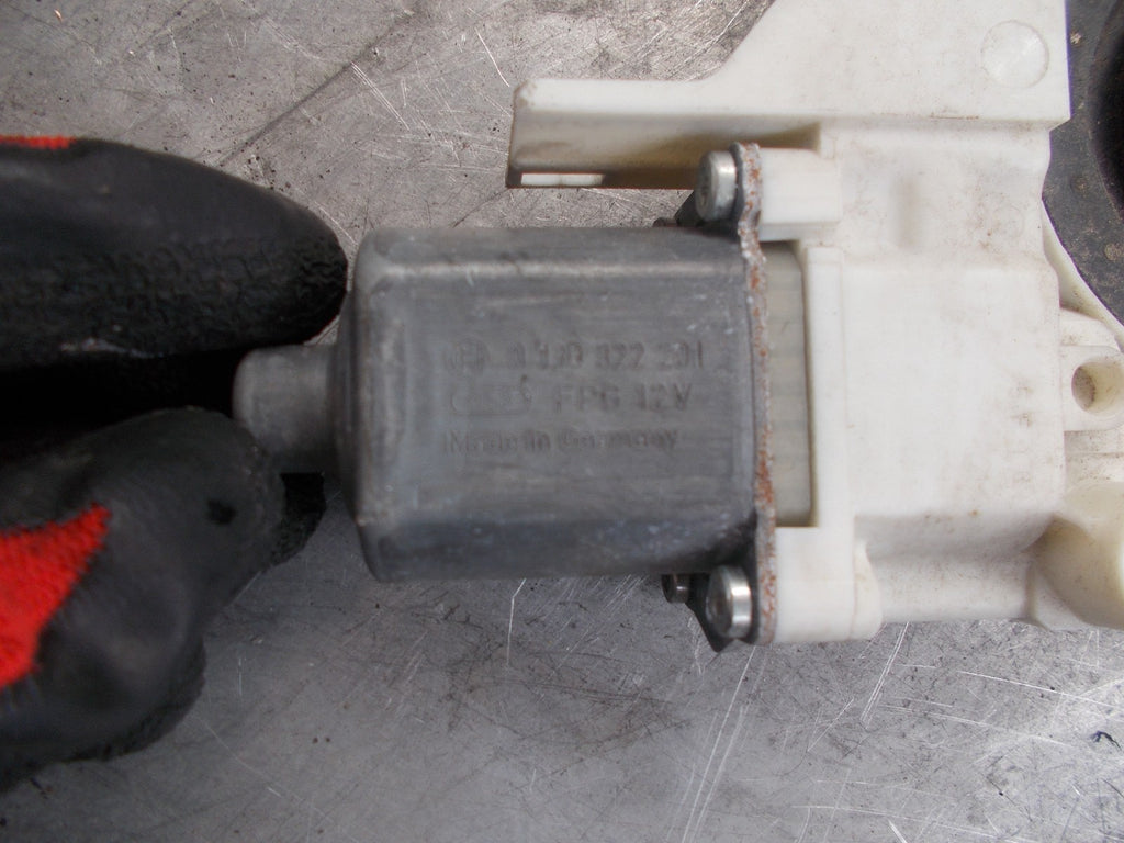 PEUGEOT 407 SW NS/ PASSENGER REAR SIDE WINDOW MOTOR 994651102