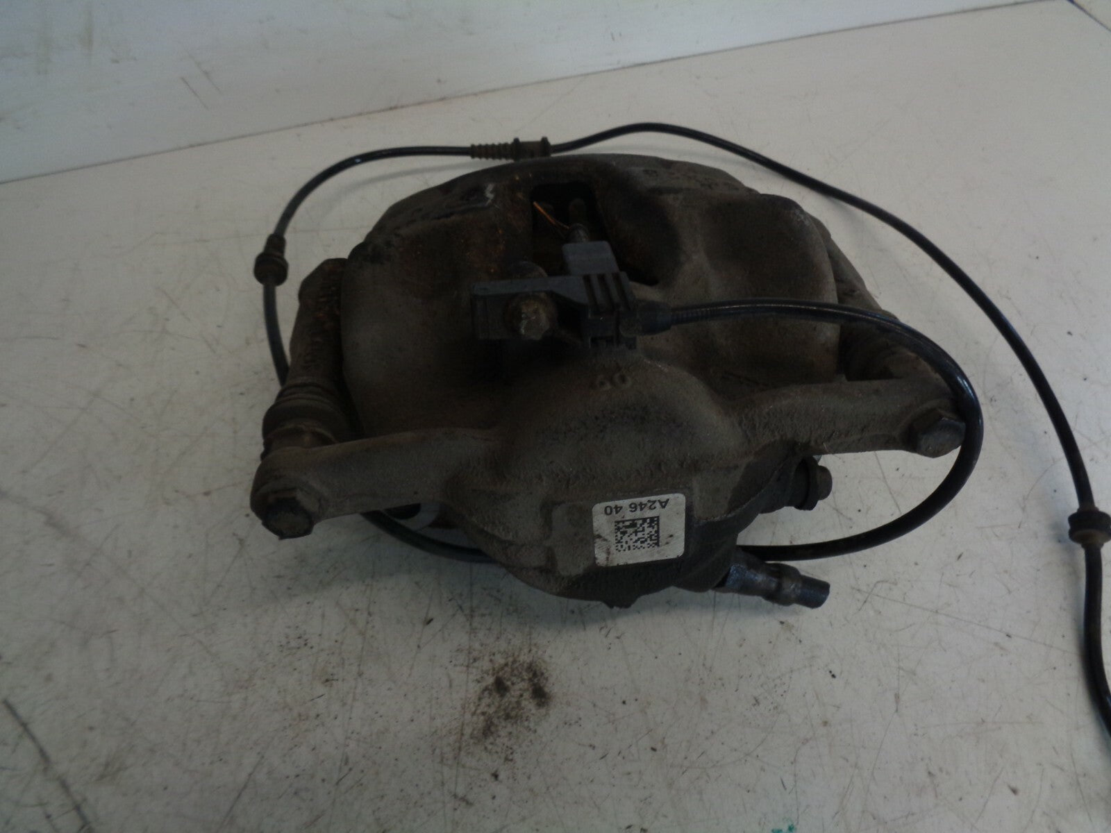 MERCEDES BENZ 2018 2.1 DIESEL A200d DRIVER SIDE FRONT BRAKE CALIPER WITH SENSOR