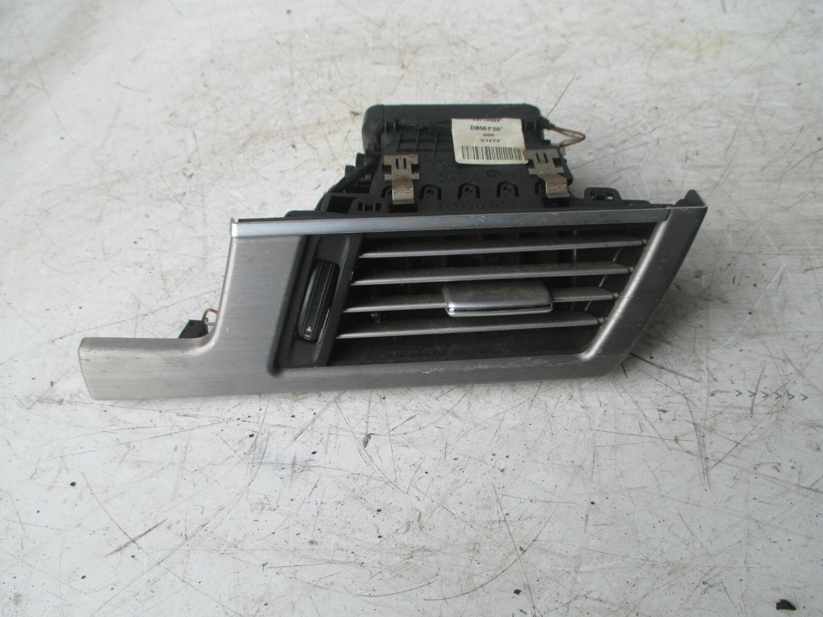 MERCEDES E CLASS W212 2010 OS DRIVER SIDE FRONT AIR VENT A2128300254