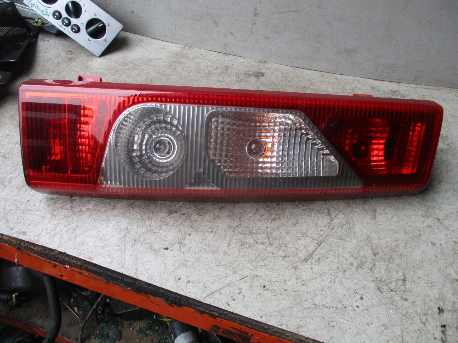 2007 PEUGEOT EXPERT MK2 OSR DRIVER SIDE REAR TAIL LIGHT