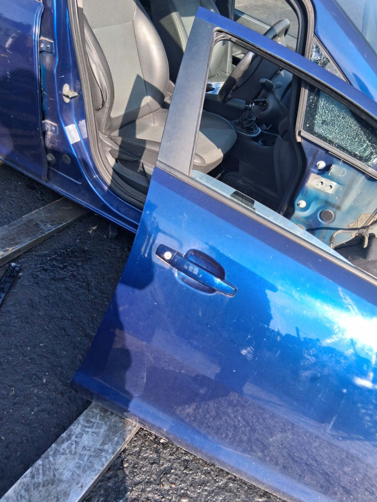 2008 VAUXHALL CORSA D 5 DOOR OSF DRIVER SIDE FRONT COMPLETE DOOR BLUE
