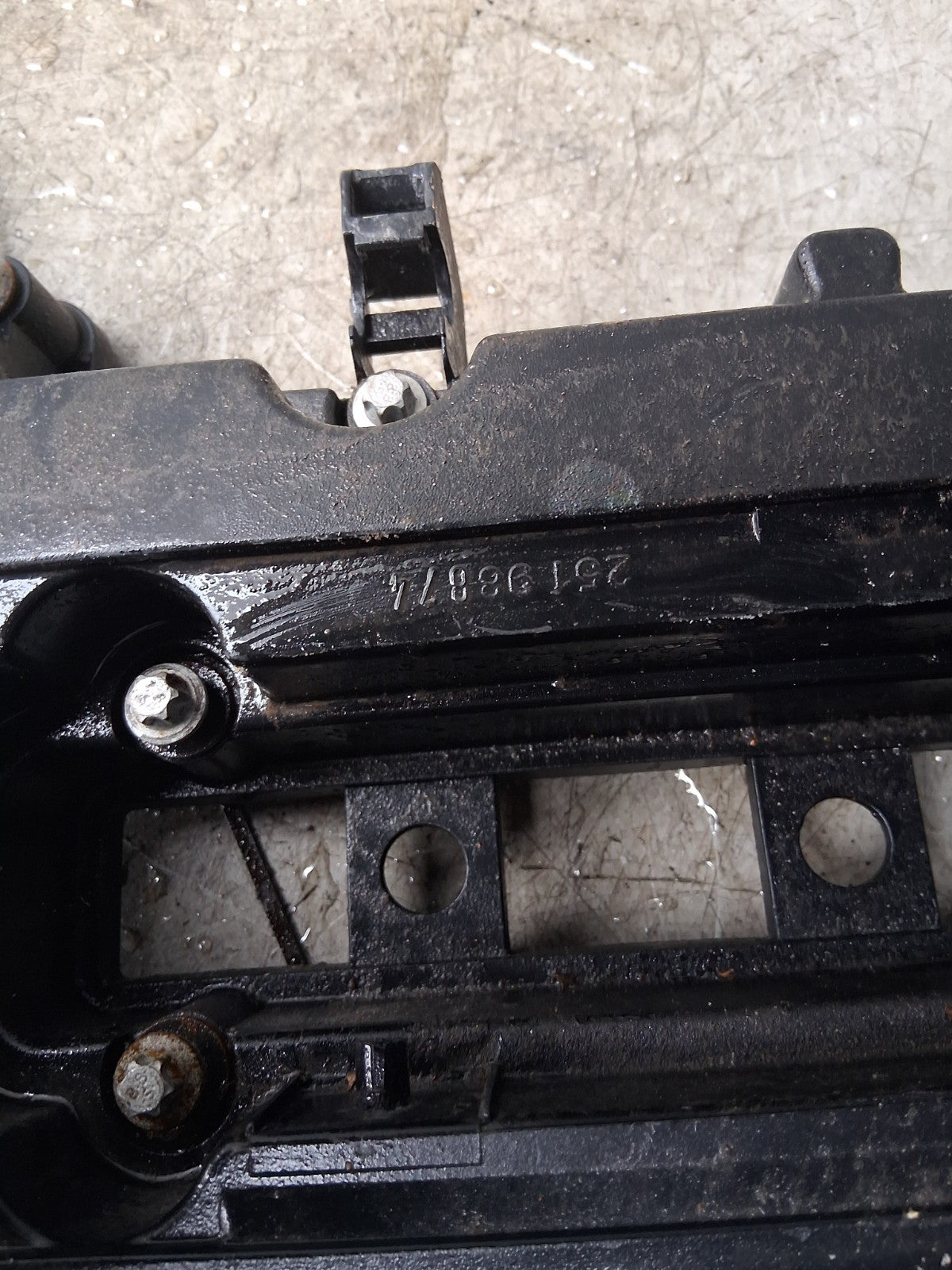 2017 VAUXHALL CORSA E  ROCKER COVER 25198874
