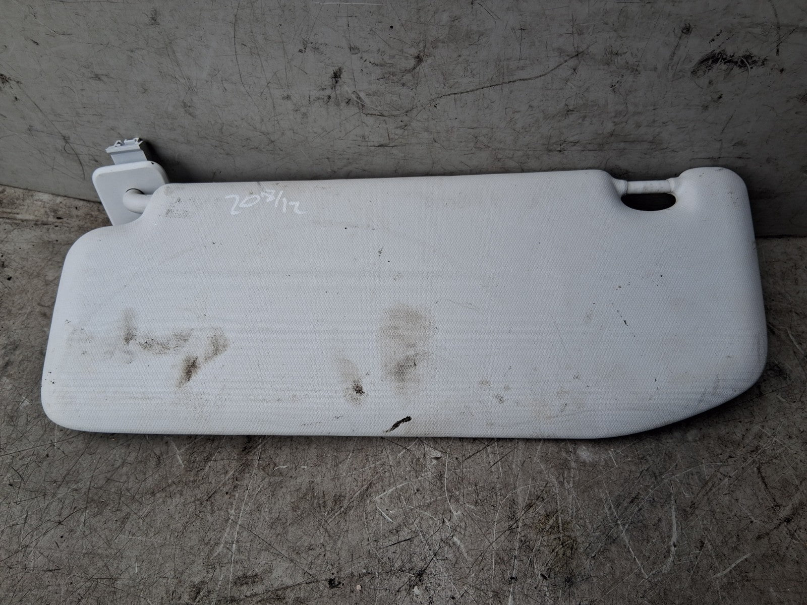 2012 PEUGEOT 208 OSF DRIVER SIDE FRONT RIGHT SUN VISOR SHADE