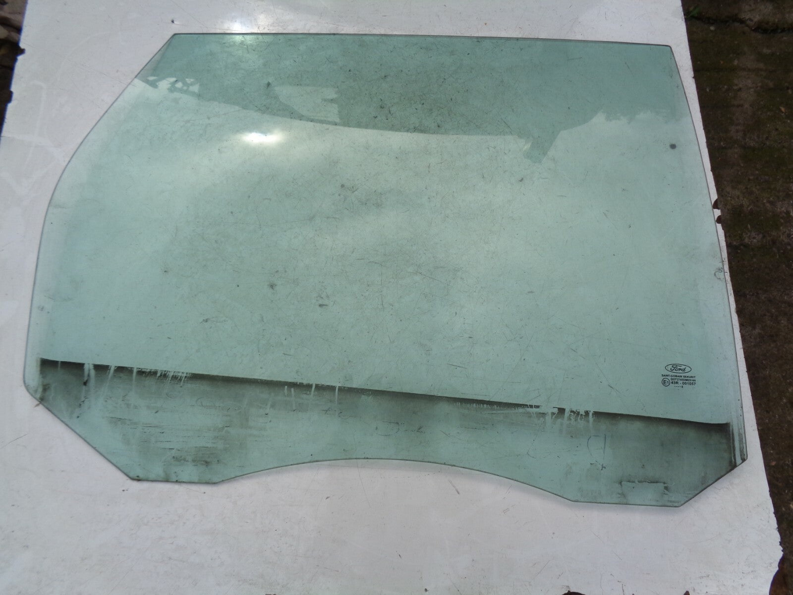FORD FOCUS MK2 2006 OSR DRIVER SIDE REAR WINDOW GLASS E143R001057