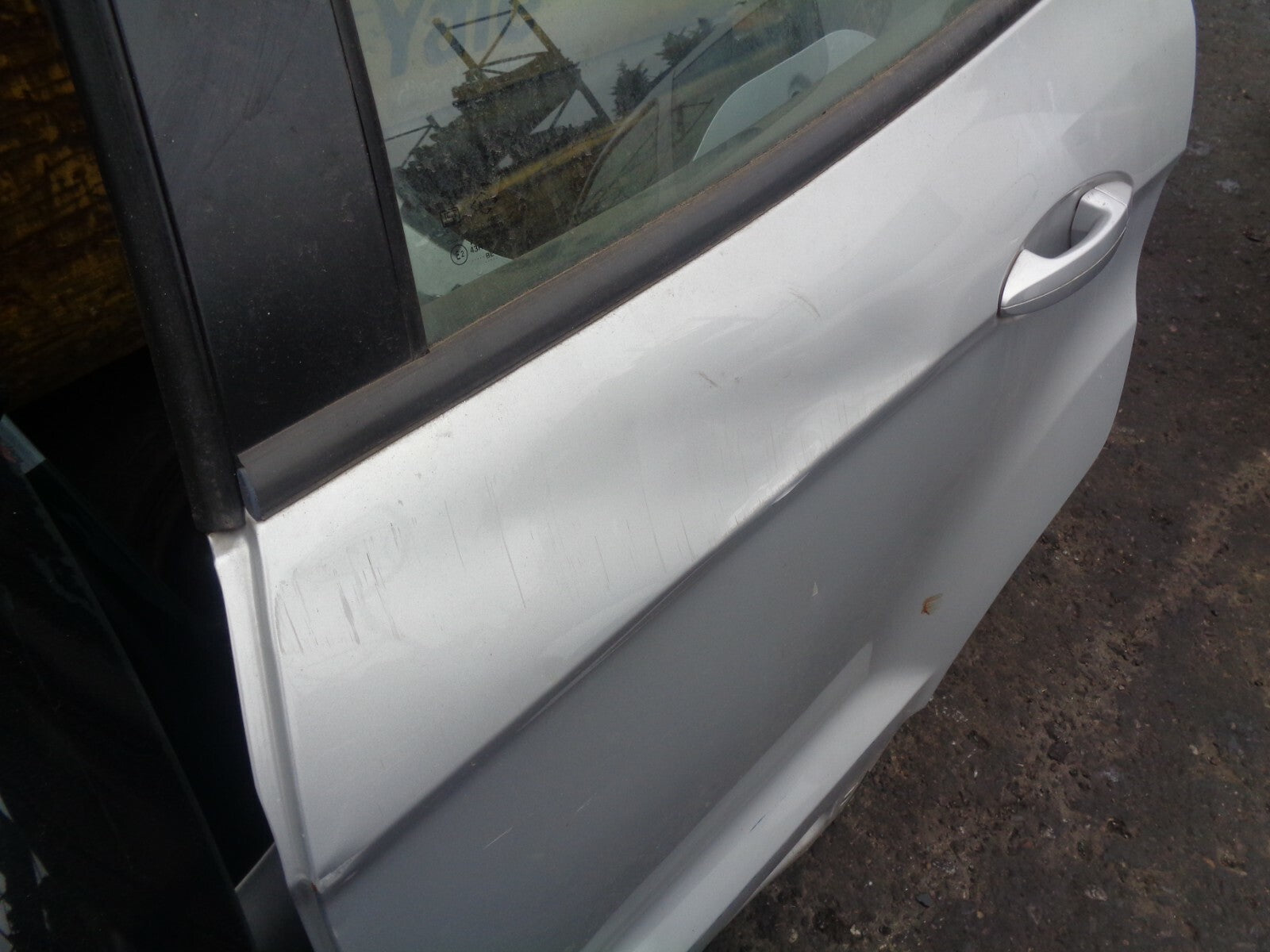 FORD ECOSPORT MK1 2018 NSR PASSENGER SIDE ELECTRIC REAR COMPLETE DOOR DAMAGED