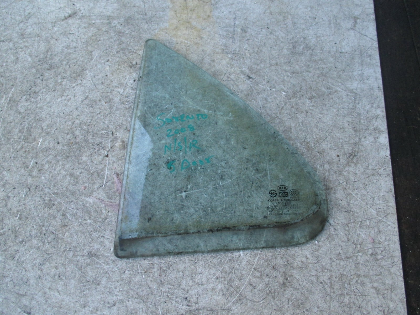 KIA SORENTO 2008 MK1 NSR REAR PASSENGER SIDE QUARTER WINDOW GLASS