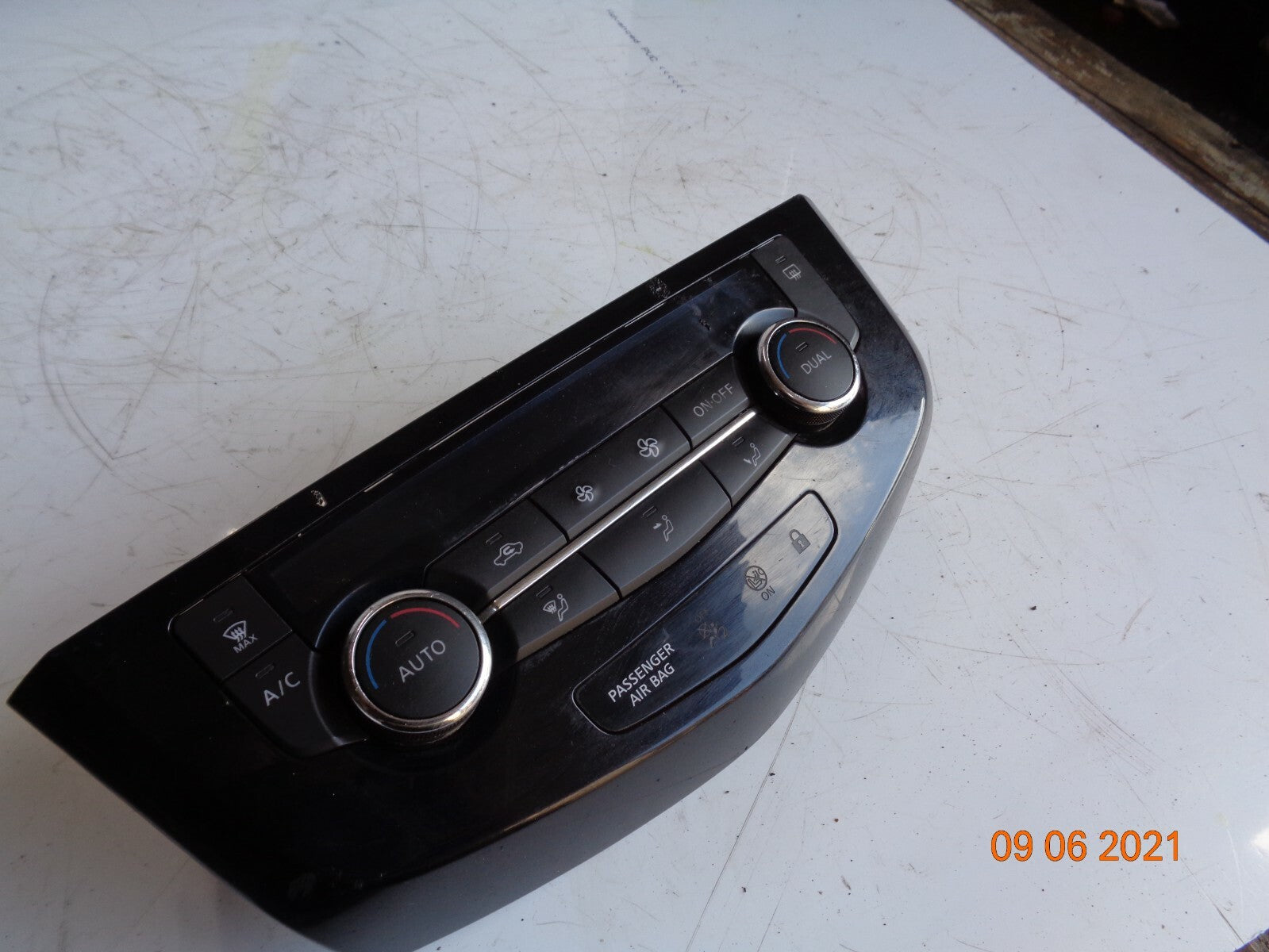 NISSAN QASHQAI MK2 J11 2018 HEATER AC CLIMATE CONTROL SWITCH PANEL FIRE DAMAGED