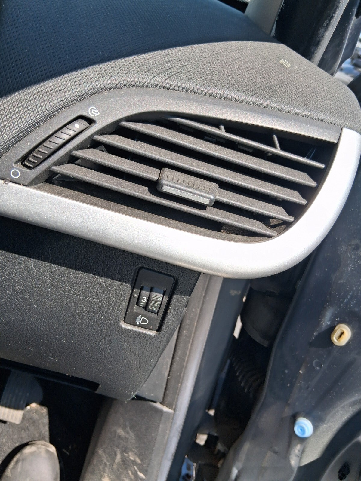 2009 PEUGEOT 207 OSF DRIVER SIDE FRONT RIGHT DASHBOARD AIRVENT