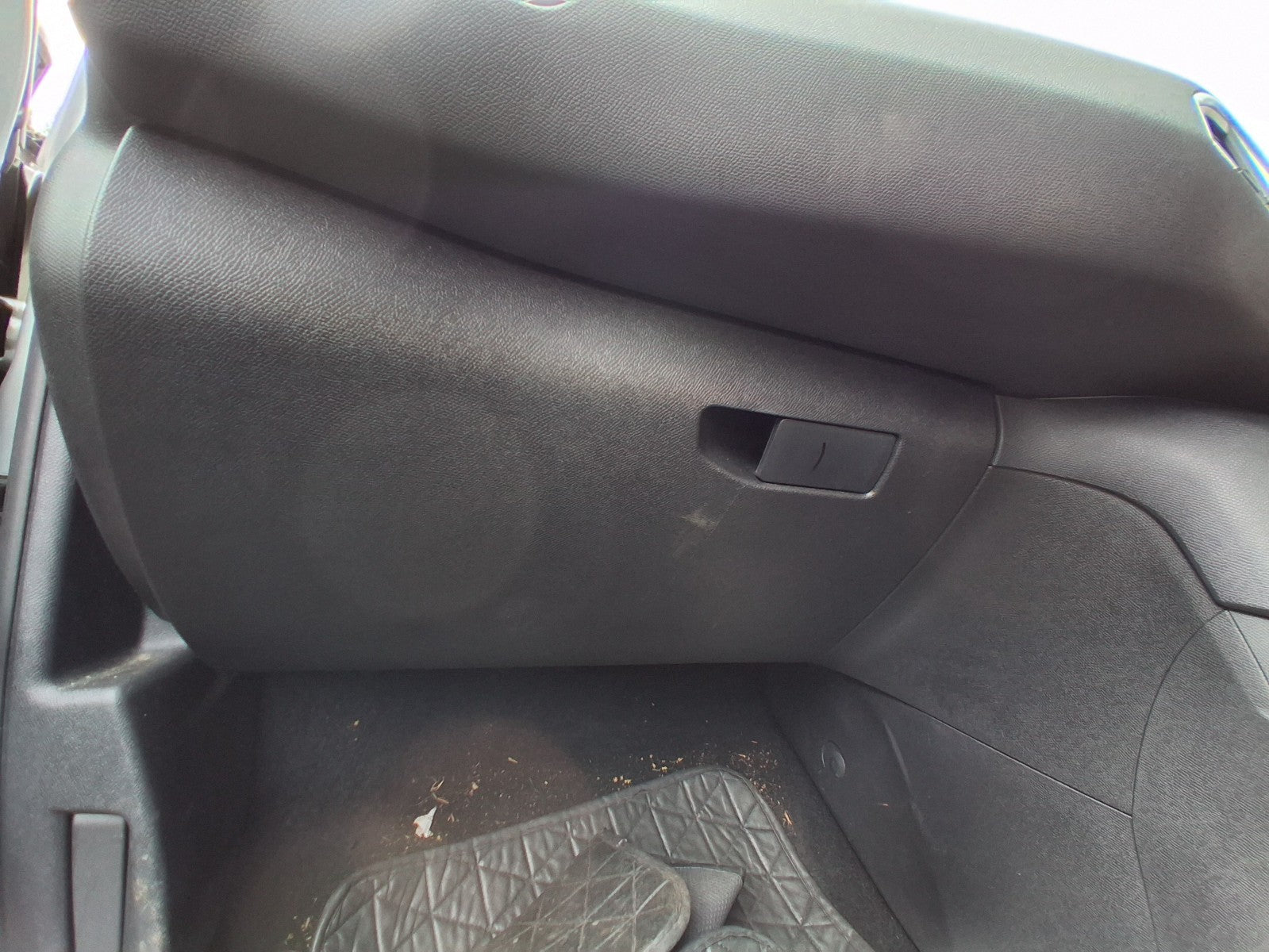 2014 PEUGEOT 308 MK2 PASSENGER SIDE STORAGE COMPARTMENT GLOVEBOX