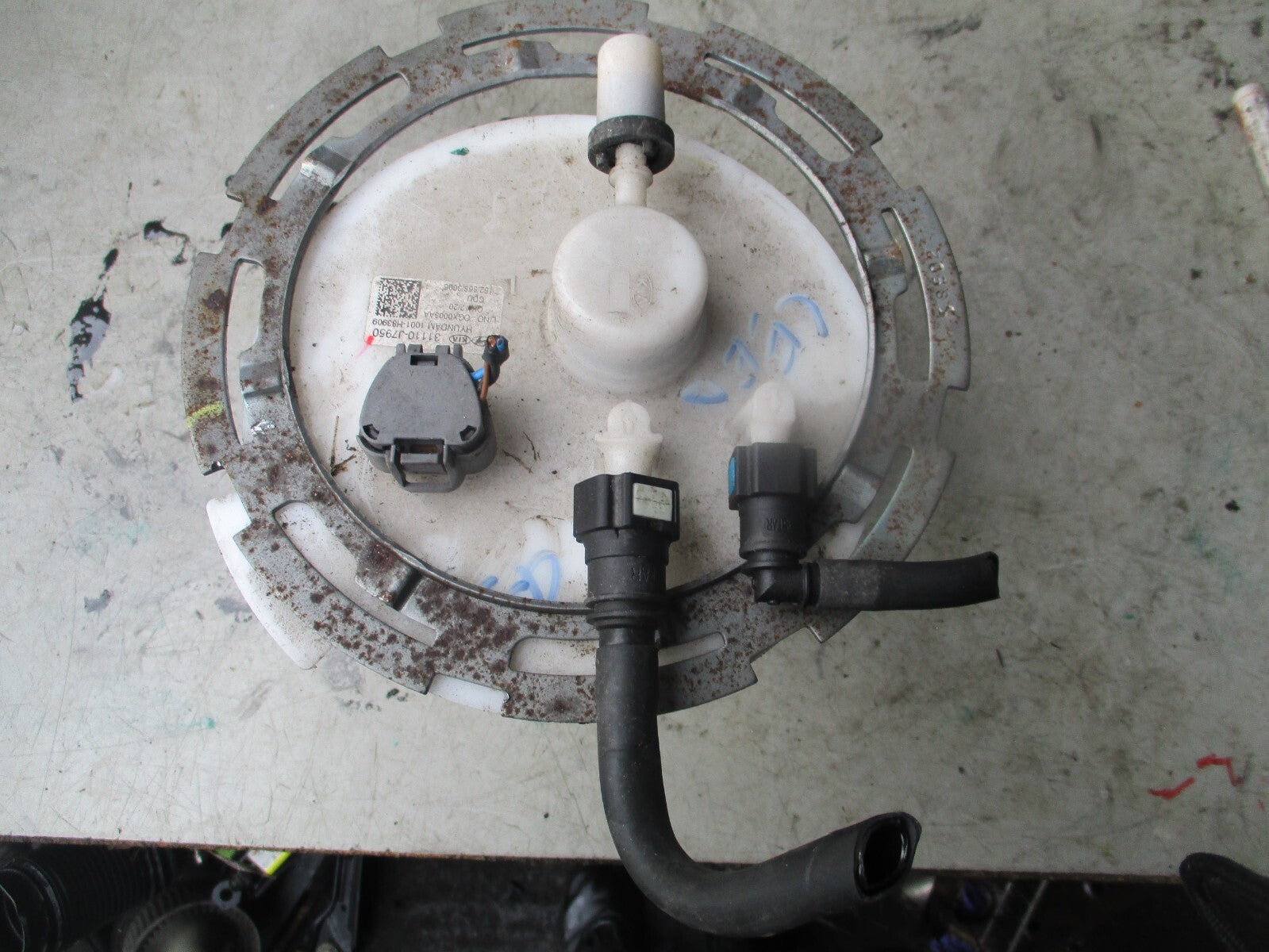 2012 KIA FUEL PUMP SENDING UNIT 31110-J7950