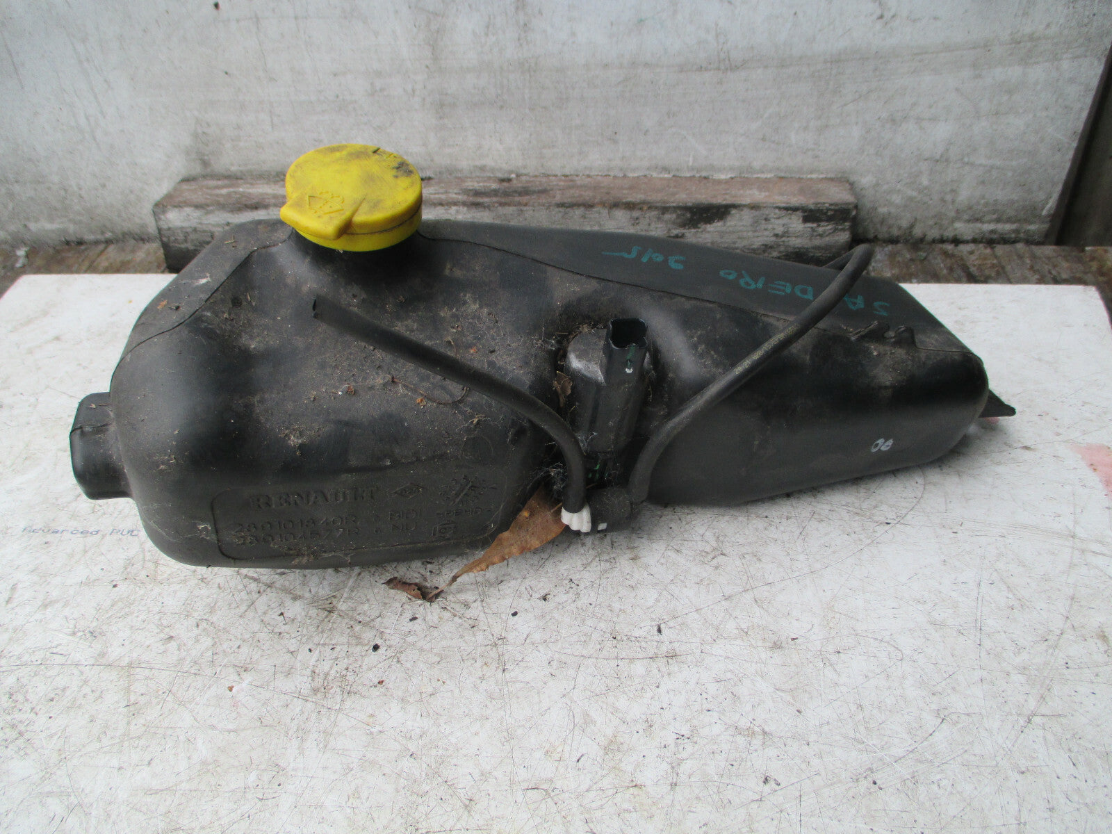 DACIA SANDERO 2015 MK2 WINDSCREEN WASHER WATER BOTTLE TANK