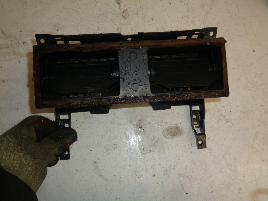 RENAULT MEGANE MK2 2008 1.4 CENTRE AIRVENT