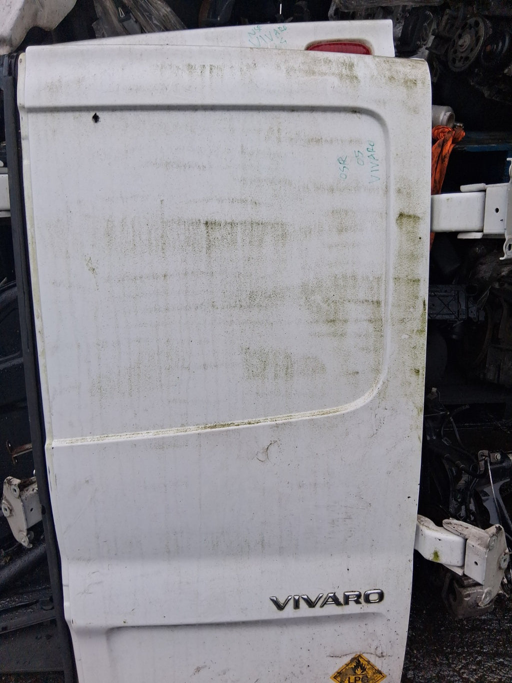 2005 VAUXHALL VIVARO MK1 OSR DRIVER SIDE REAR RIGHT COMPLETE DOOR WHITE