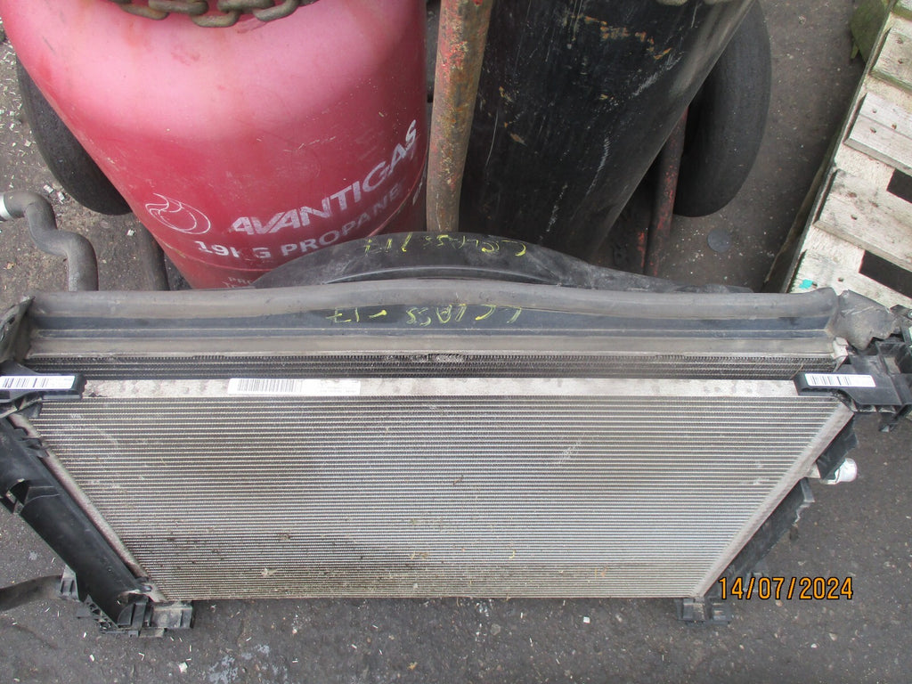 MERCEDES BENZ C CLASS W205 2017 2.1 DIESEL RADIATOR A0995002003 RP 41