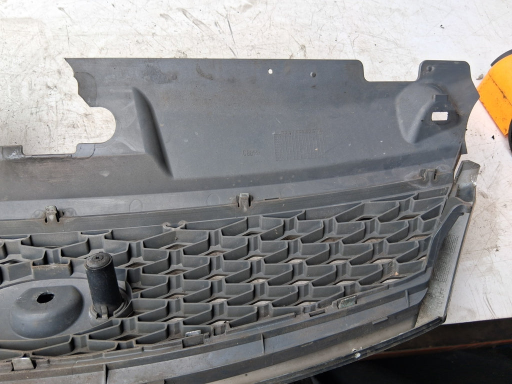 2005 FORD MONDEO MK3 FRONT BUMPER GRILL DAMAGED 6S718A133
