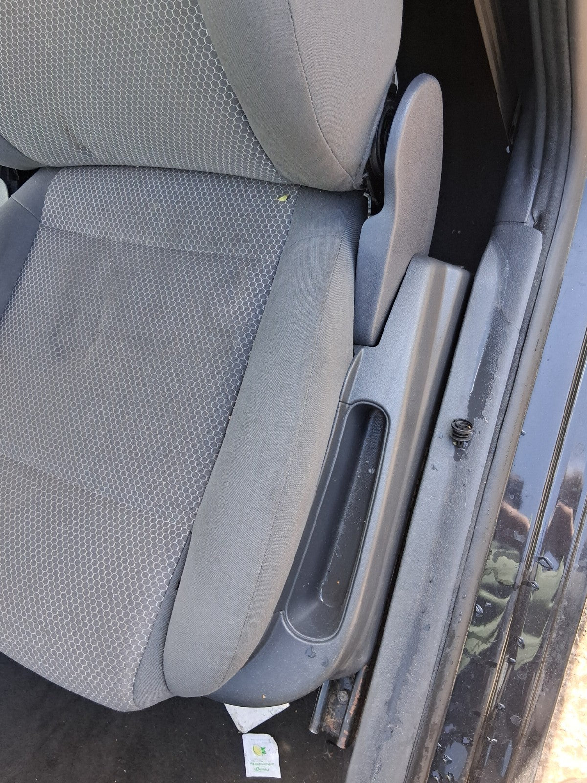 2011 VW VOLKSWAGEN FOX 3 DOOR NSF PASSENGER SIDE FRONT LEFT COMPLETE SEAT FABRIC