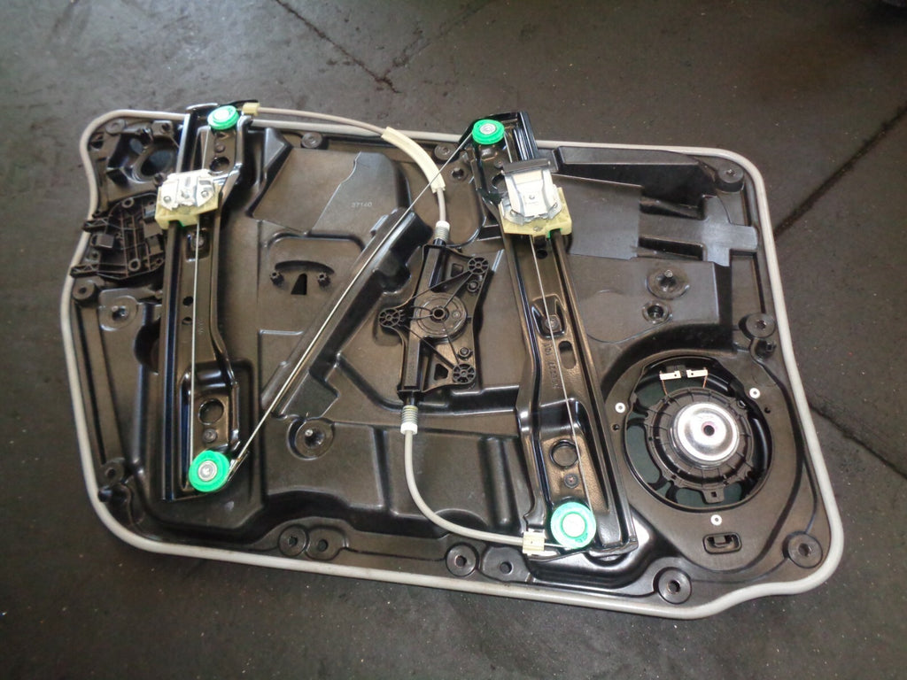 MERCEDES GLA MK1 X156 2019 OSF DRIVER FRONT WINDOW REGULATOR MECHANISM ONLY