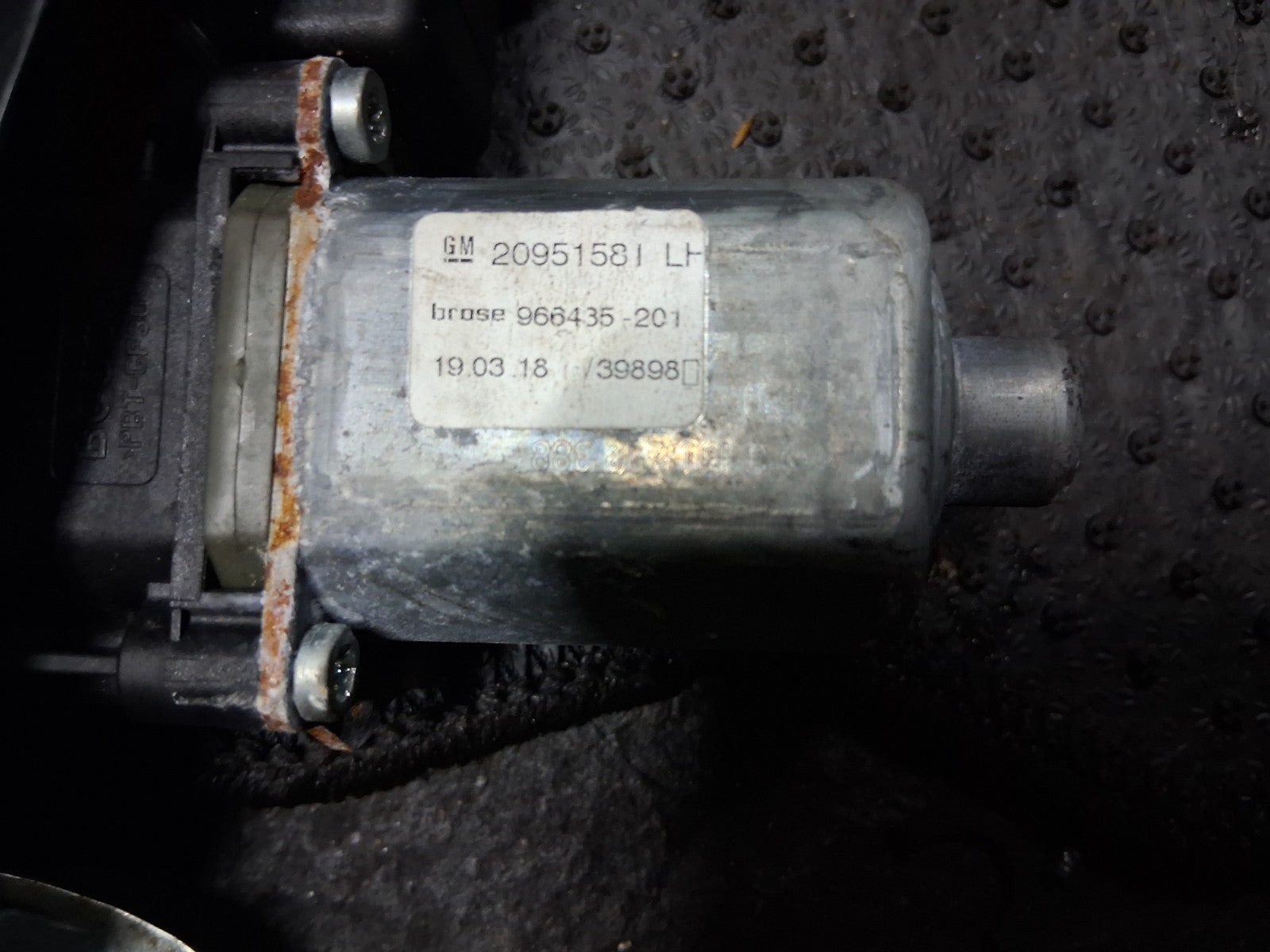 2018 VAUXHALL ZAFIRA C NSF PASSENGER SIDE FRONT WINDOW MOTOR REGULATOR 2095158