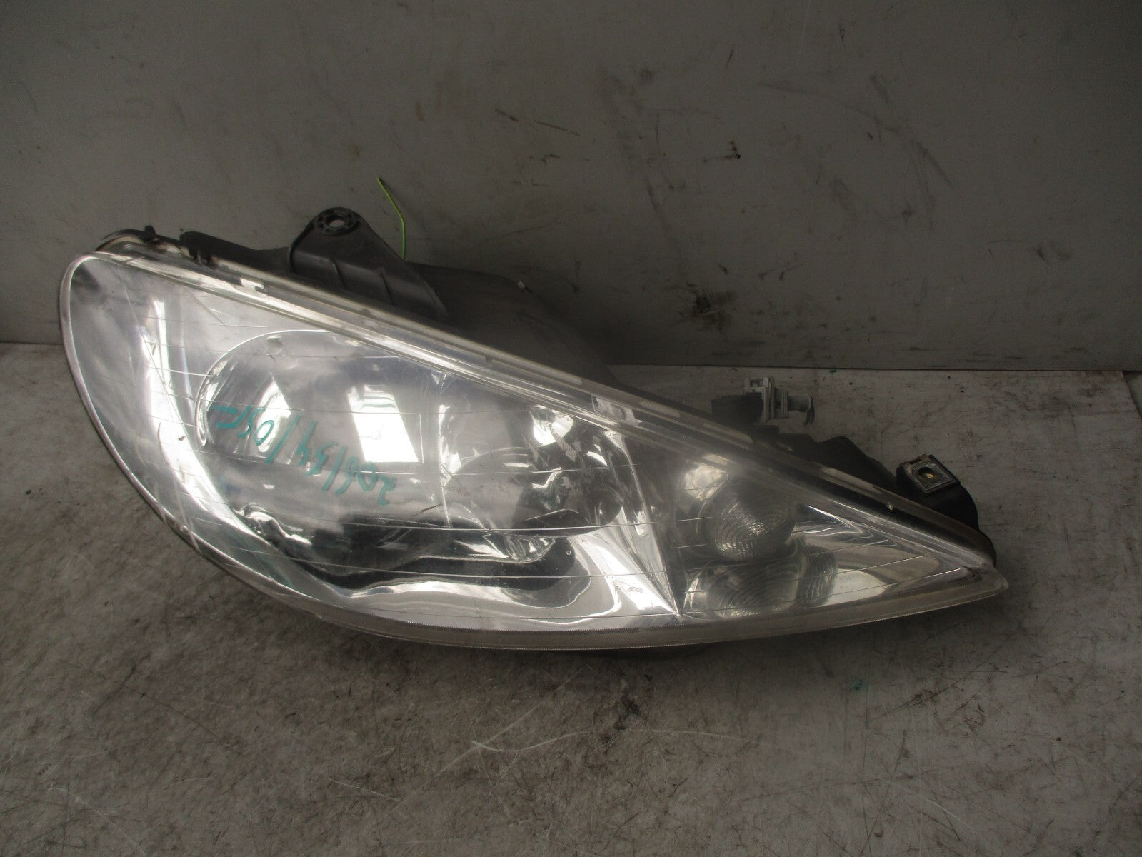 2005 PEUGEOT 206 OSF DRIVER SIDE FORNT RIGHT HEADLIGHT HEADLAMP 9630869680