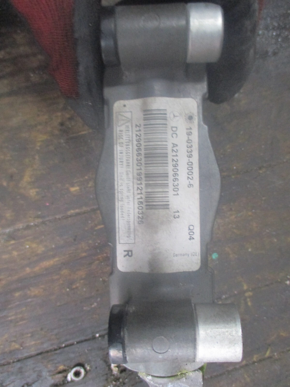 MERCEDES BENZ E CLASS BONNET ACTUATOR FRONT RIGHT DRIVER SIDE A2129066301