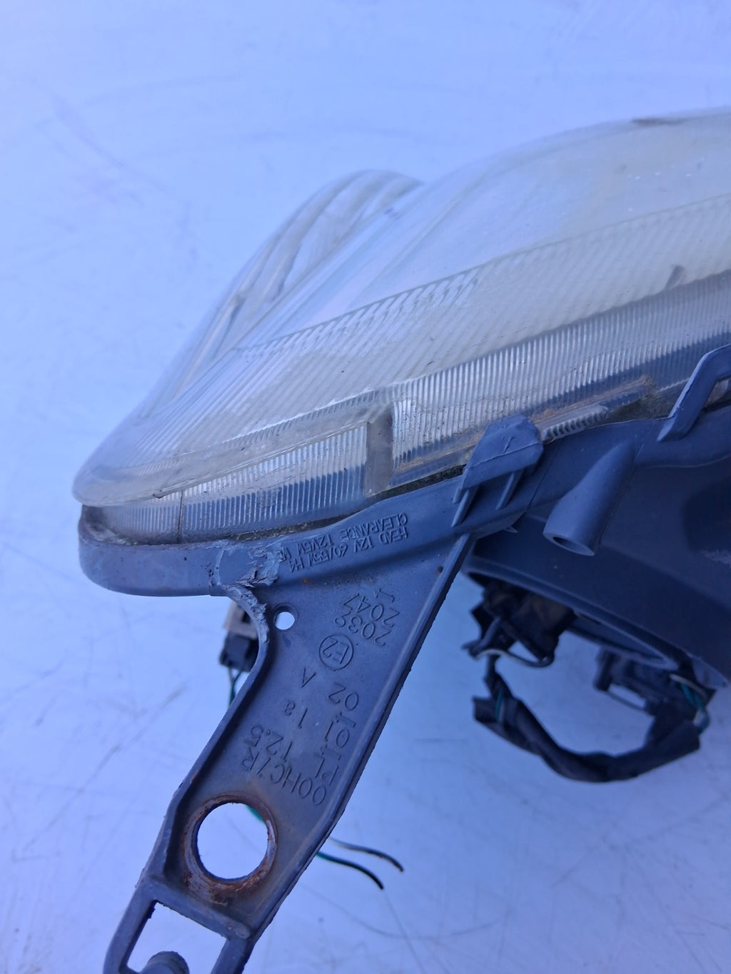 YARIS 2004 NSF FRONT NEAR LEFT PASSENGER SIDE HEADLIGHT HEADLAMP 811700D090