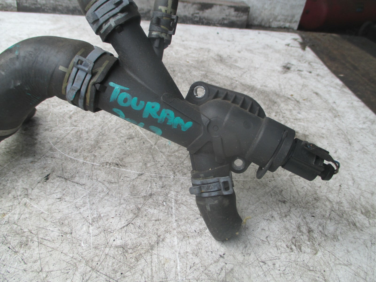 VW VOLKSWAGEN TOURAN 2012 WATER COOLANT CONNECTOR HOSE PIPE FLANGE 03l121131AA