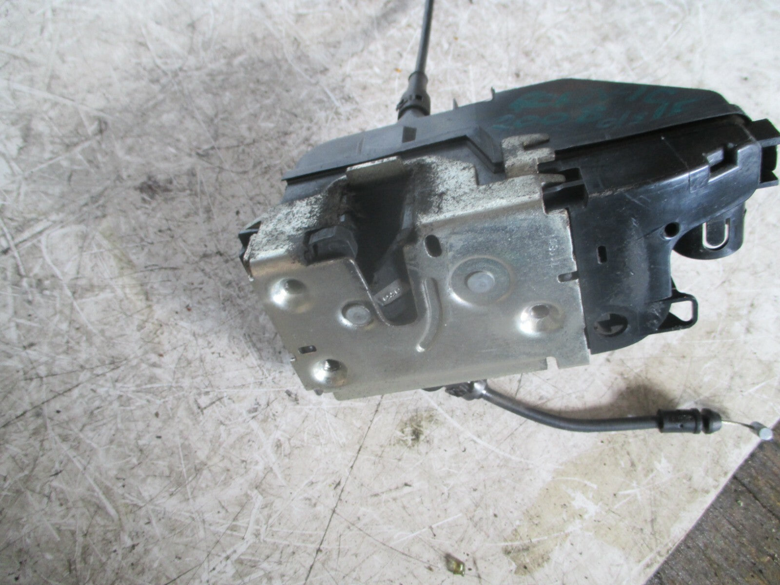 RENAULT SCENIC 2008 MK2 OSF FRONT DRIVER SIDE DOOR LOCK MECHANISM
