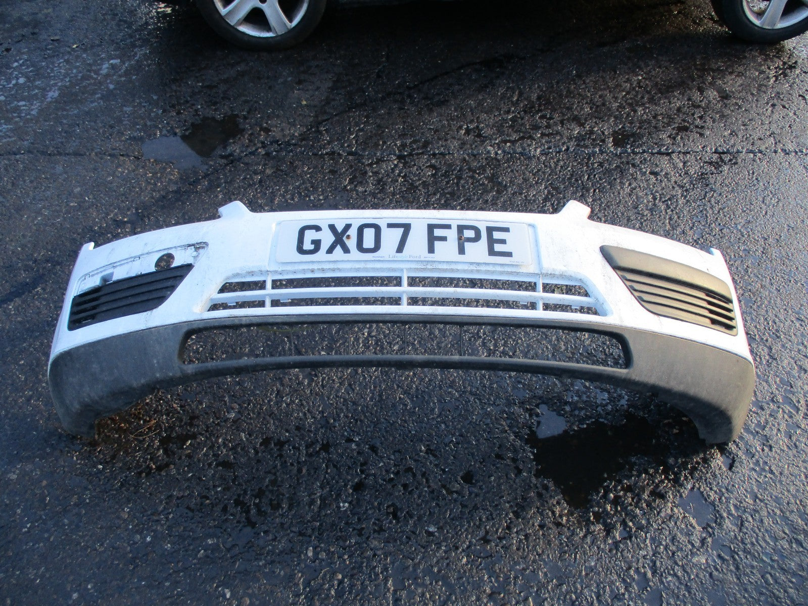 FORD FOCUS MK2 PRE FACELIFT FRONT BUMPER WHITE