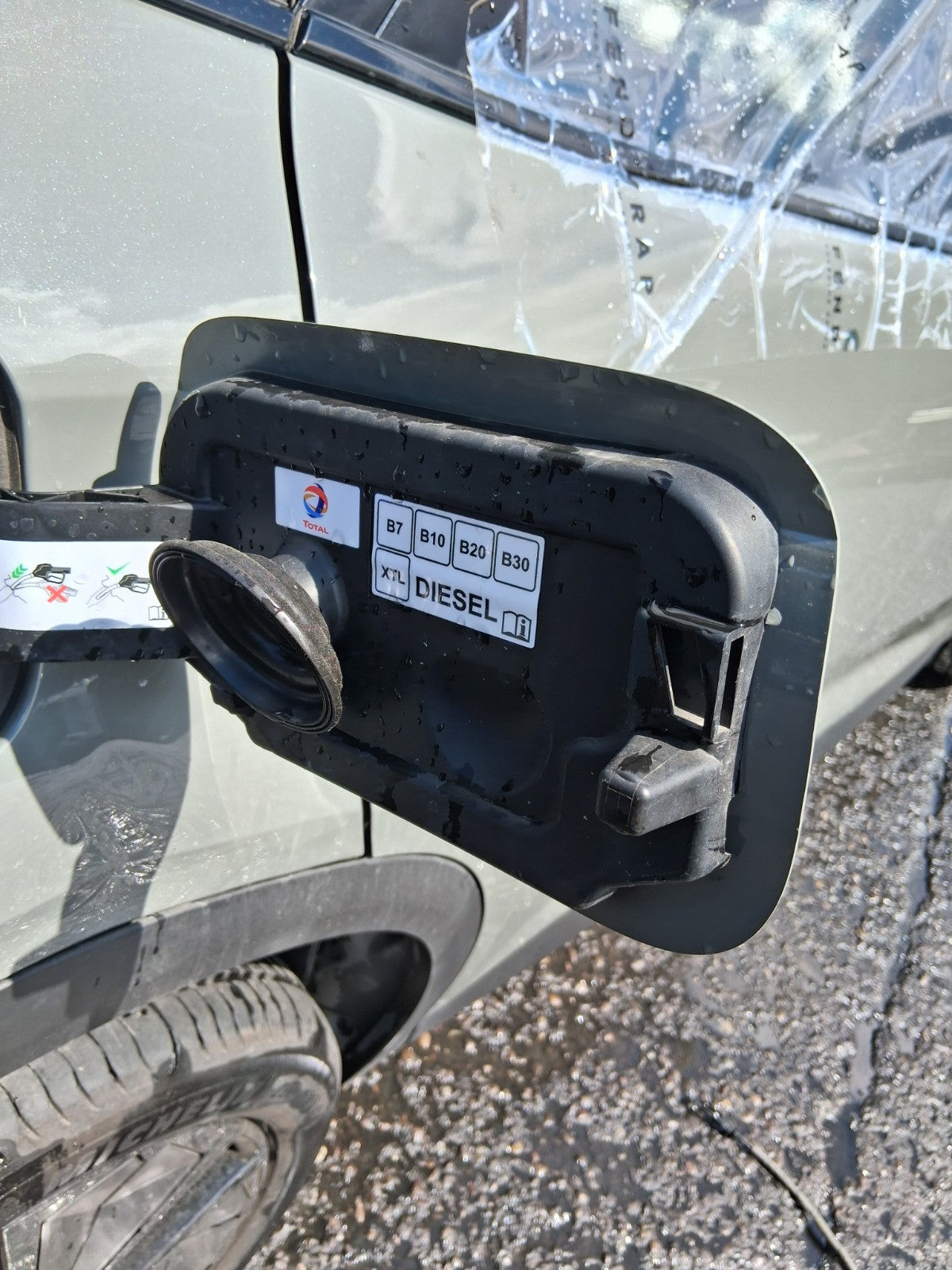 2024 DS AUTOMOBILES DS 7 FACELIFT FUEL FLAP GREY LACQUERED ESC