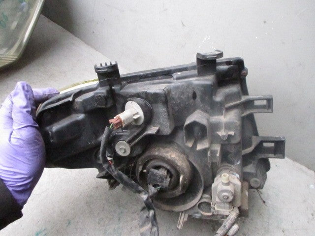 2006 NISSAN PATHFINDER R51 NS PASSENGER SIDE HEADLIGHT 26060EB303