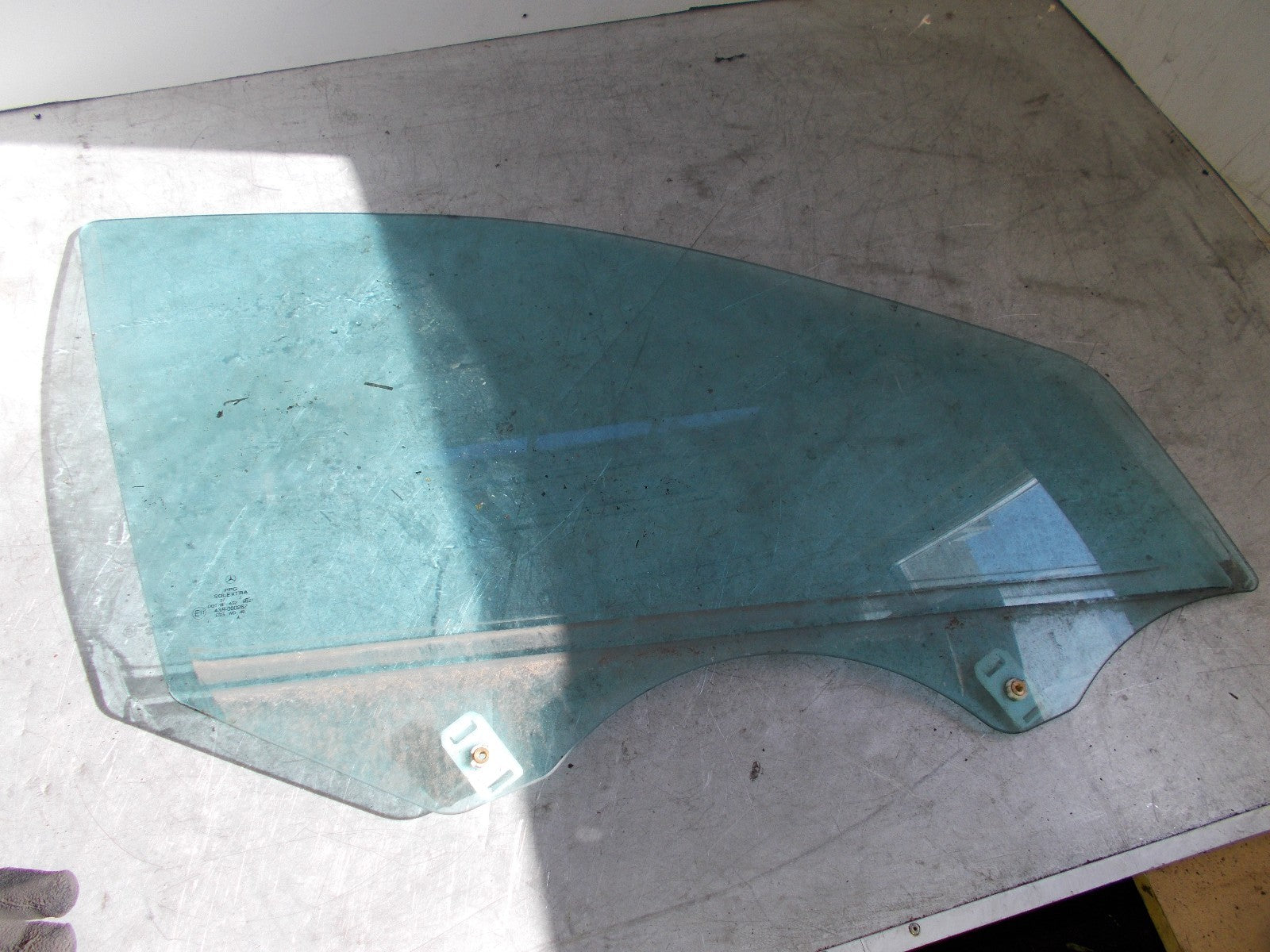 2001 MERCEDES E CLASS TOURING OSF DRIVERS SIDE FRONT WINDOW GLASS 43R000262