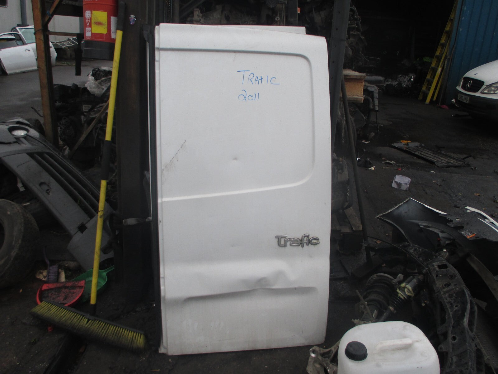 VAUXHALL VIVARO RENAULT TRAFIC MK1 2011 OSR DRIVER SIDE REAR DOOR WHITE