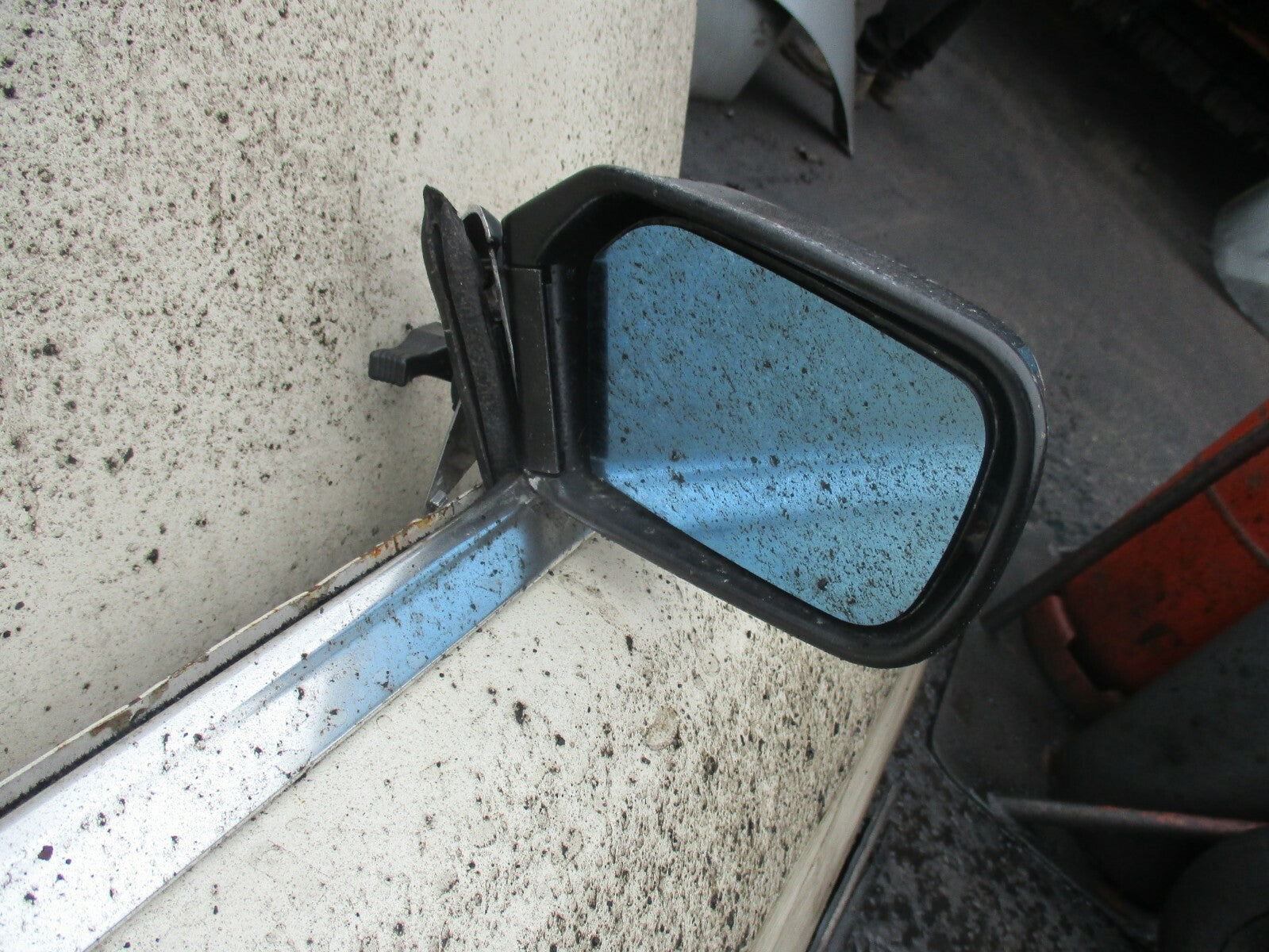 MERCEDES SLC CLASS C107 OS DRIVER SIDE DOOR CREAM