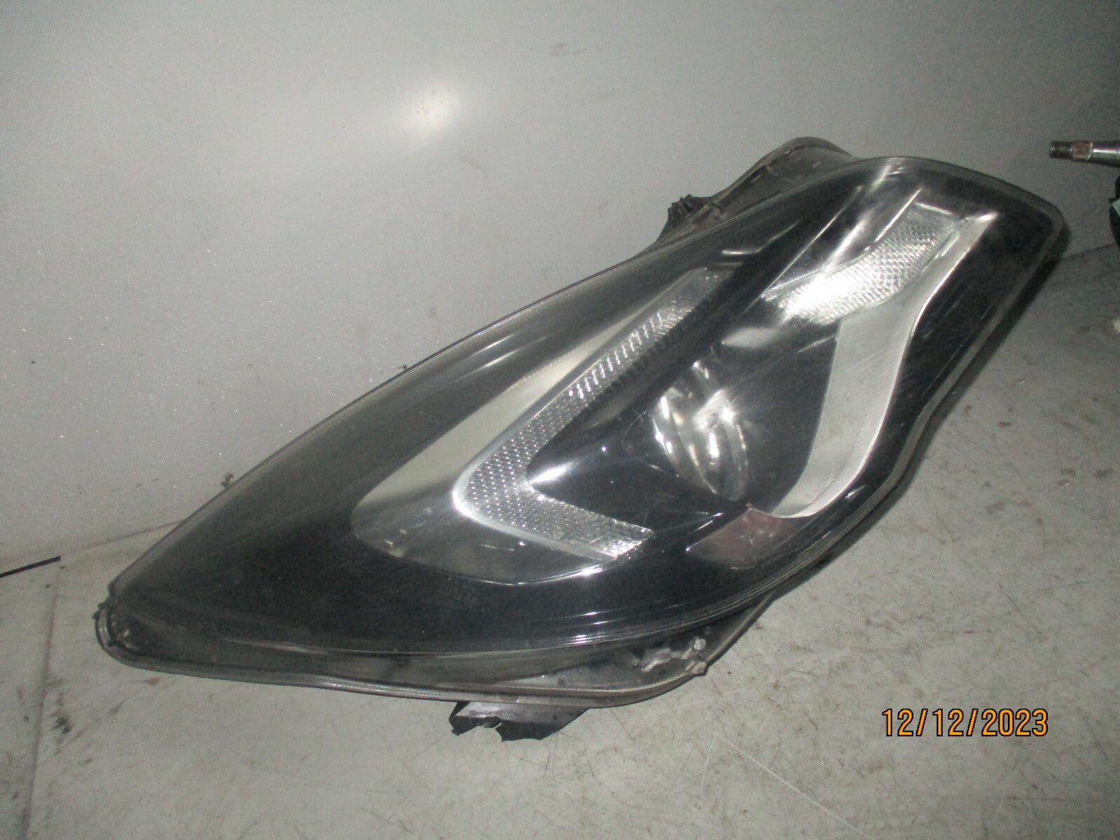 VAUXHALL INSIGNIA 2014 FACELIFT OSF DRIVER FRONT HEADLIGHT 13409909 BROKEN TABS