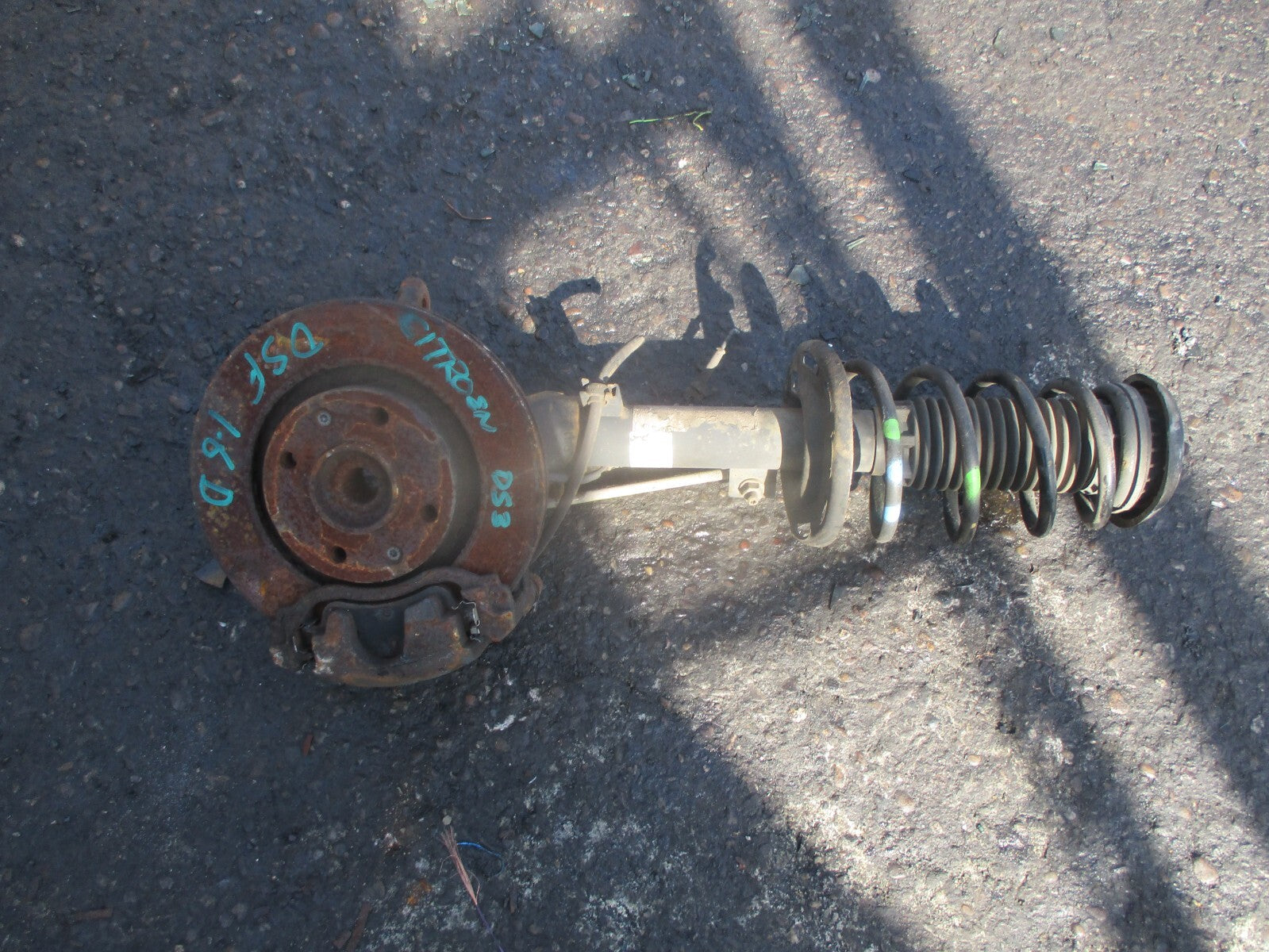 2011 CITROEN DS3 OSF DRIVER SIDE FRONT WHEEL HUB SUSPENSION SHOCK LEG 9671325880