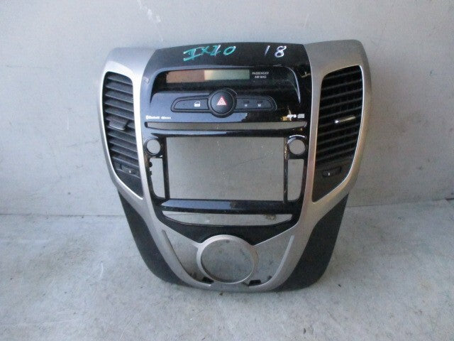 2018 HYUNDAI IX20 DIGITAL CLOCK & SWITCHES & MIDDLE DASH AIRVENT TRIM 945101K000