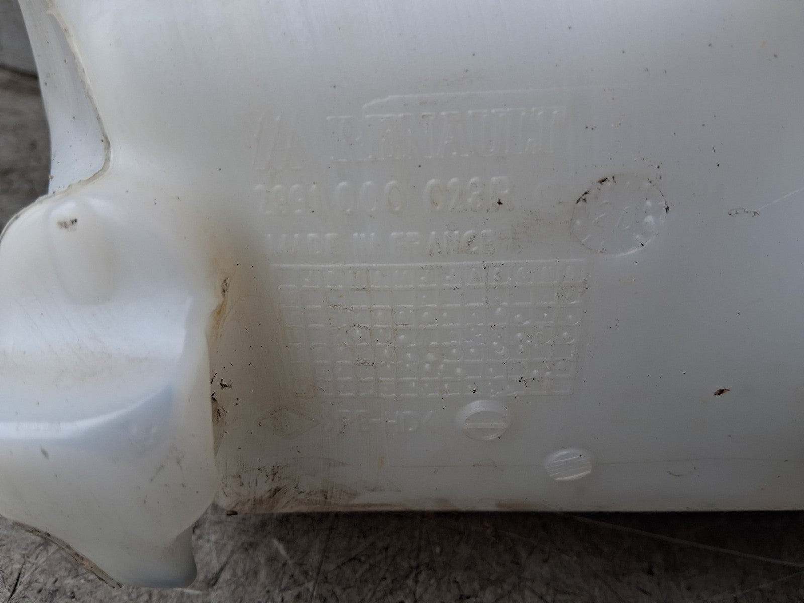 2023 RENAULT MASTER MK3 FRONT WINDSCREEN WASHER BOTTLE RESERVOIR 2891000028R