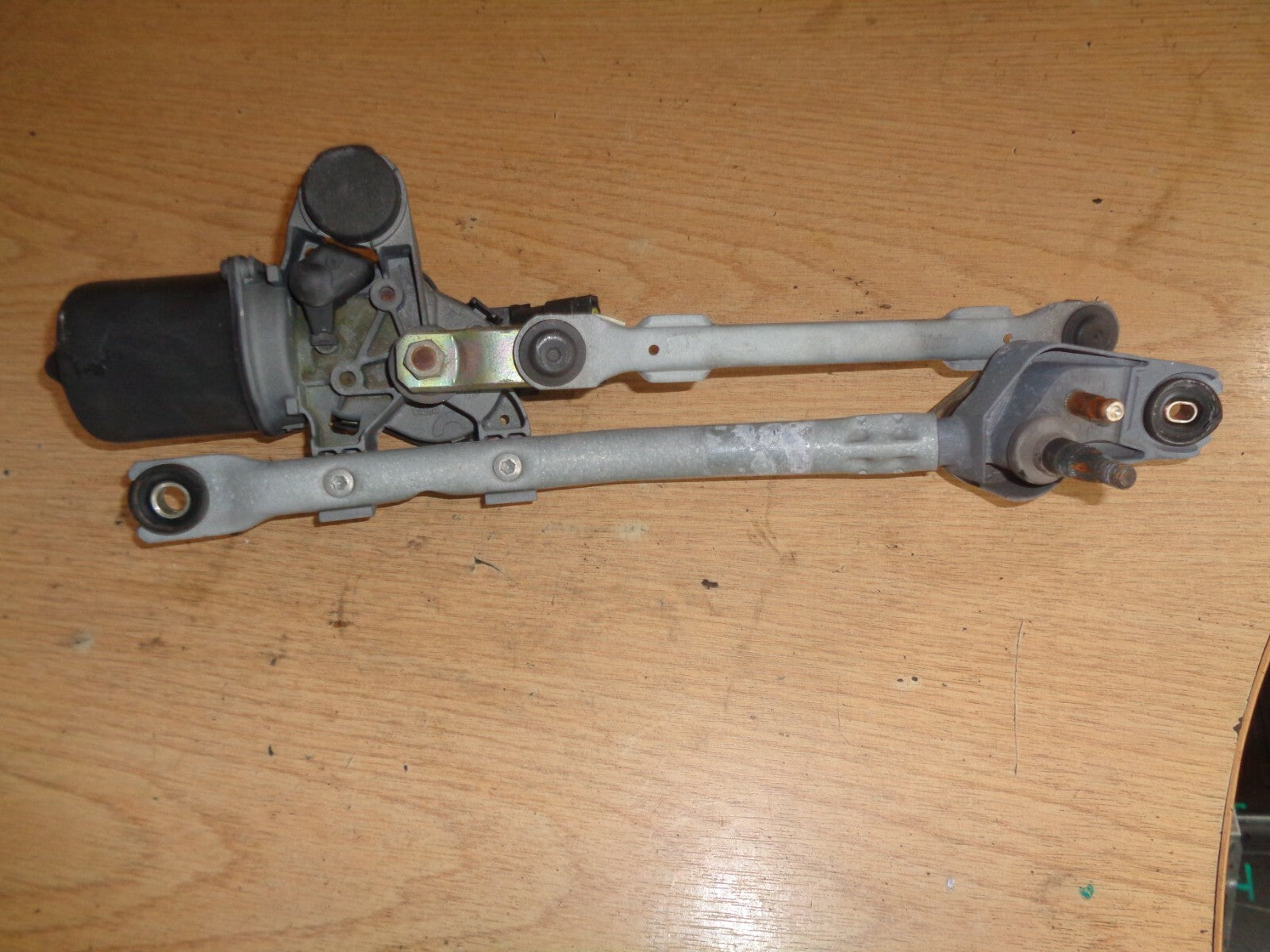 PEUGEOT 107 3 DOOR HATCHBACK FRONT WIPER MOTOR AND LINKAGE 54523011