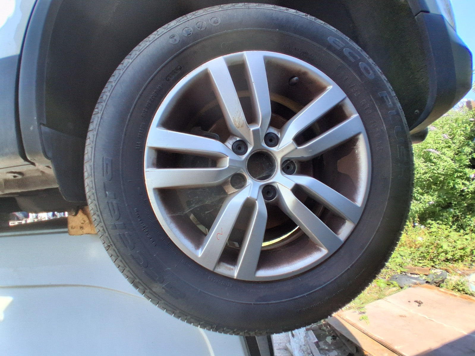 2013 VW VOLKSWAGEN TIGUAN MK1 16 INCH ALLOY WHEEL WITH TYRE 215/65R16 REF 2