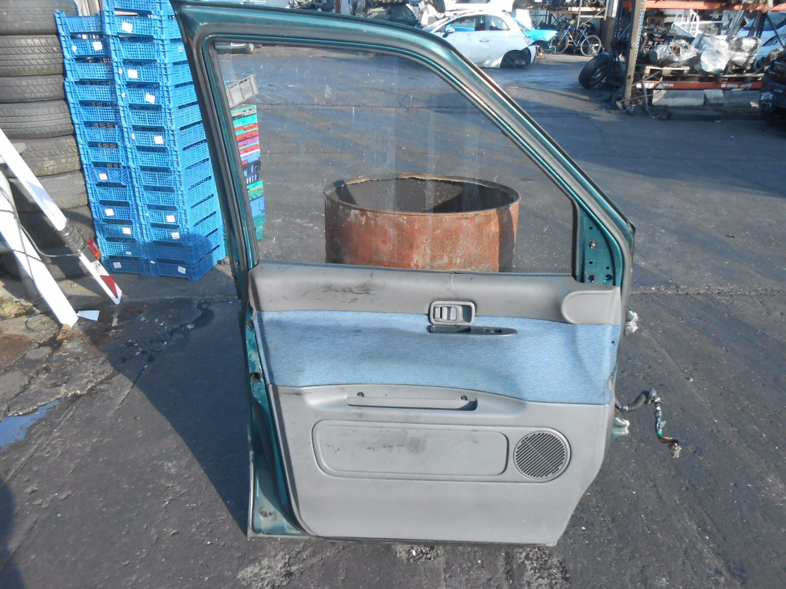 NISSAN SERENA C23 (MK1) 1994 NSF PASSENGER SIDE FRONT COMPLETE DOOR GREEN