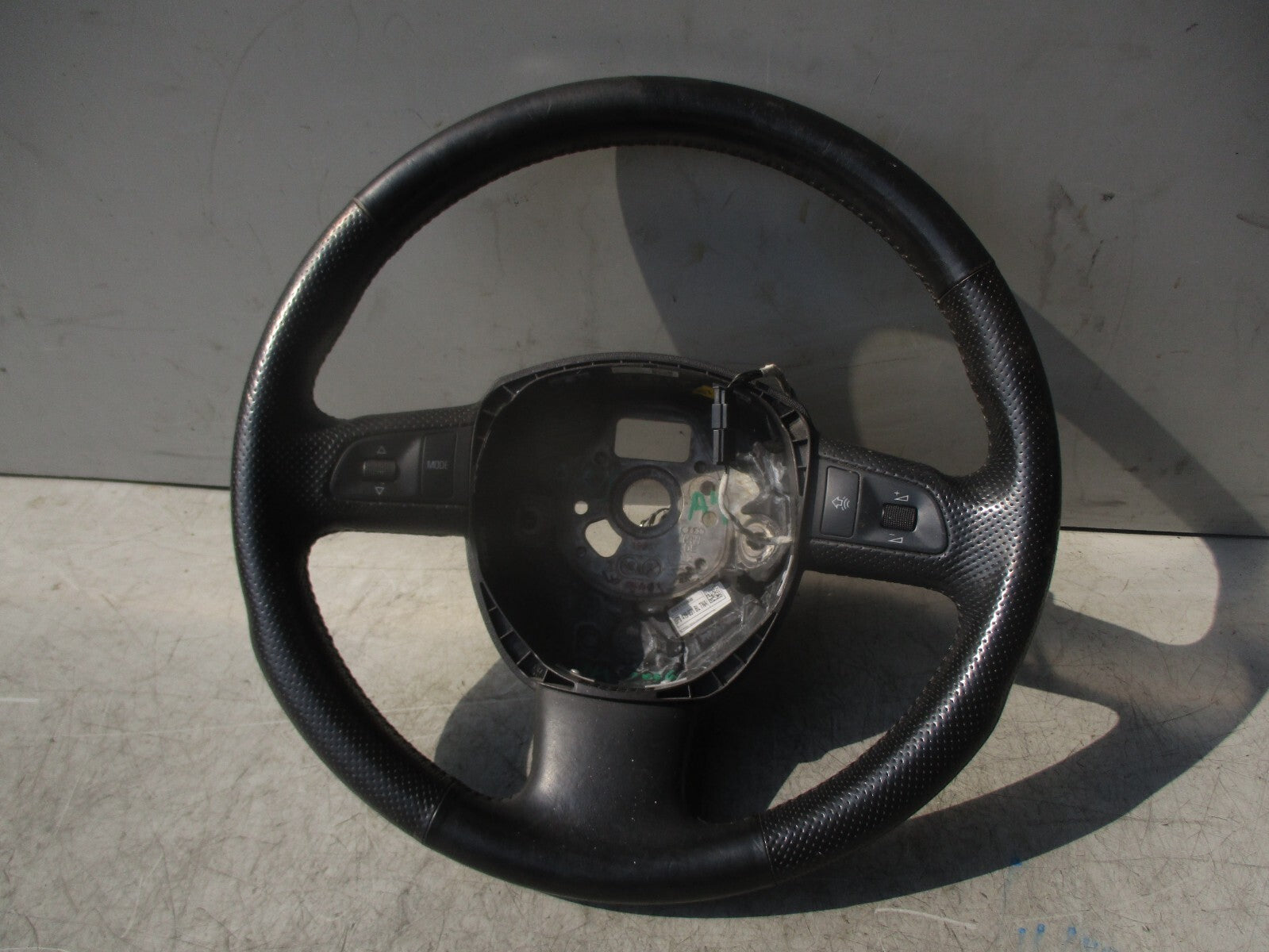 2006 AUDI A4 B7 3 SPOKE MULTIFUNCTION STEERING WHEEL 8P0419091
