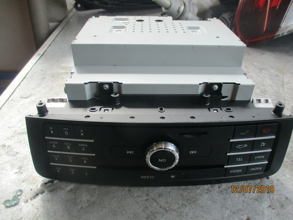 MERCEDES A CLASS W176 A160 CENTRE INFORMATION MONITOR AND RADIO A1669001420