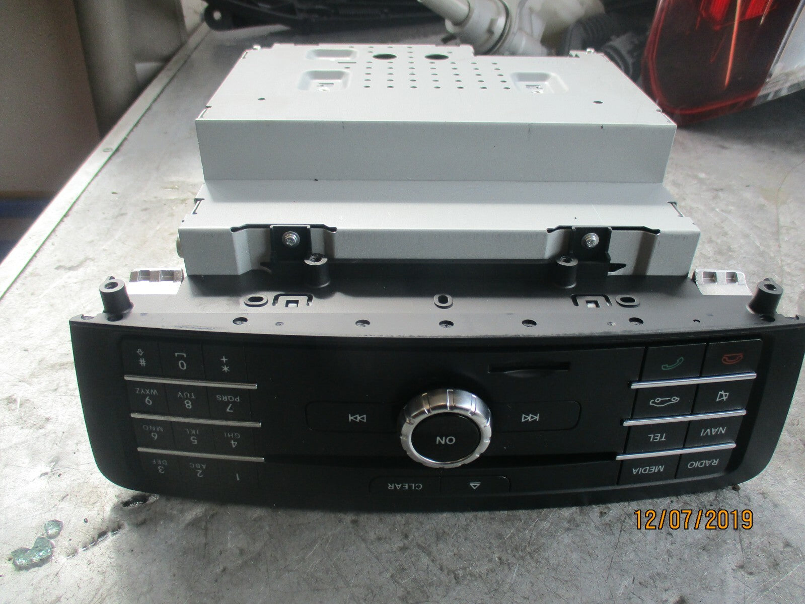 MERCEDES A CLASS W176 A160 CENTRE INFORMATION MONITOR AND RADIO A1669001420