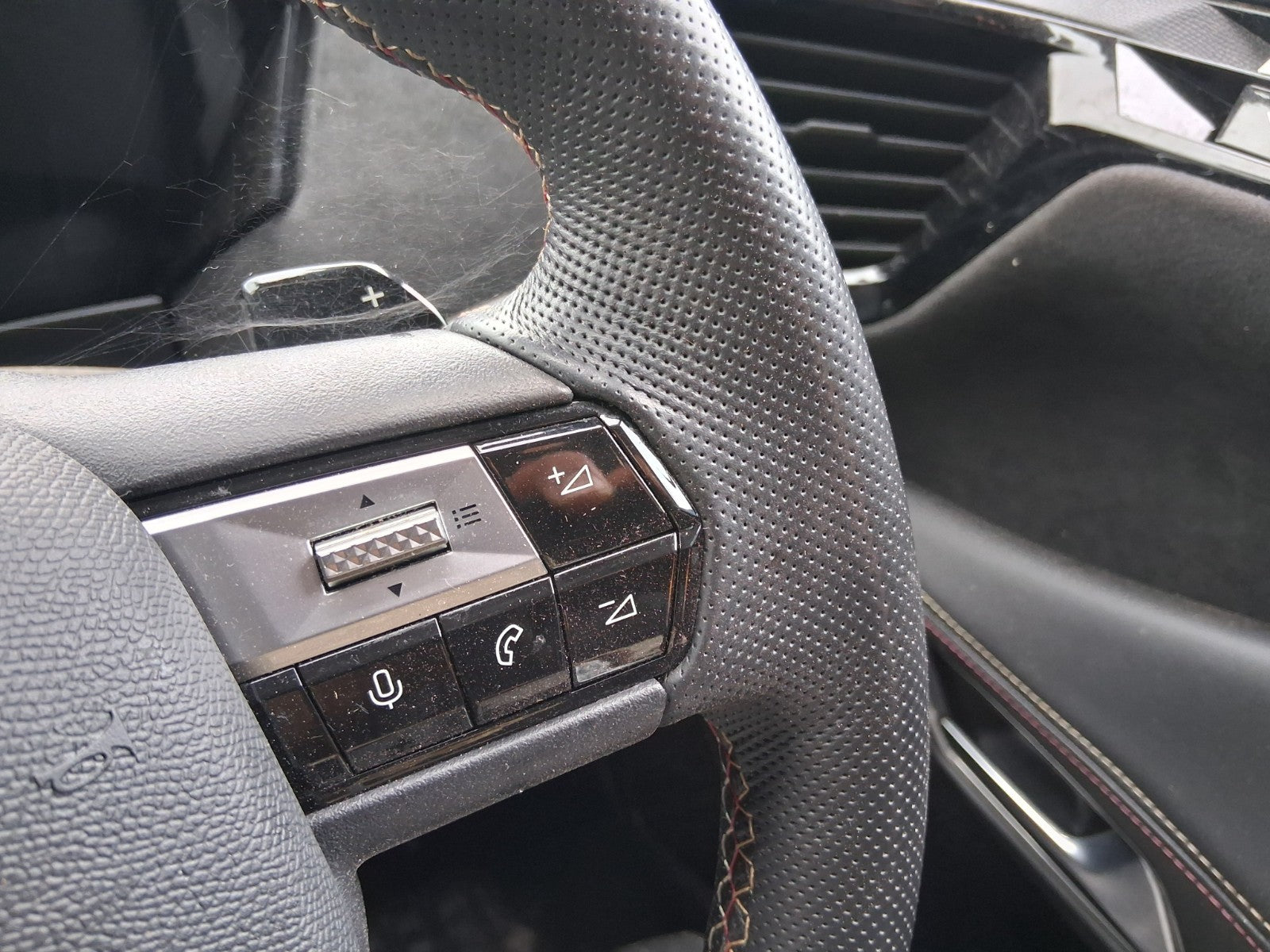 2023 DS AUTOMOBILES DS4 3 SPOKE MULTIFUNCTION LEATHER STEERING WHEEL
