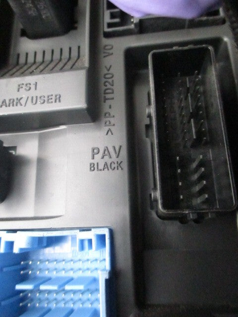 VAUXHALL CORSA FUSE RELAY BOX 2015DJ3828