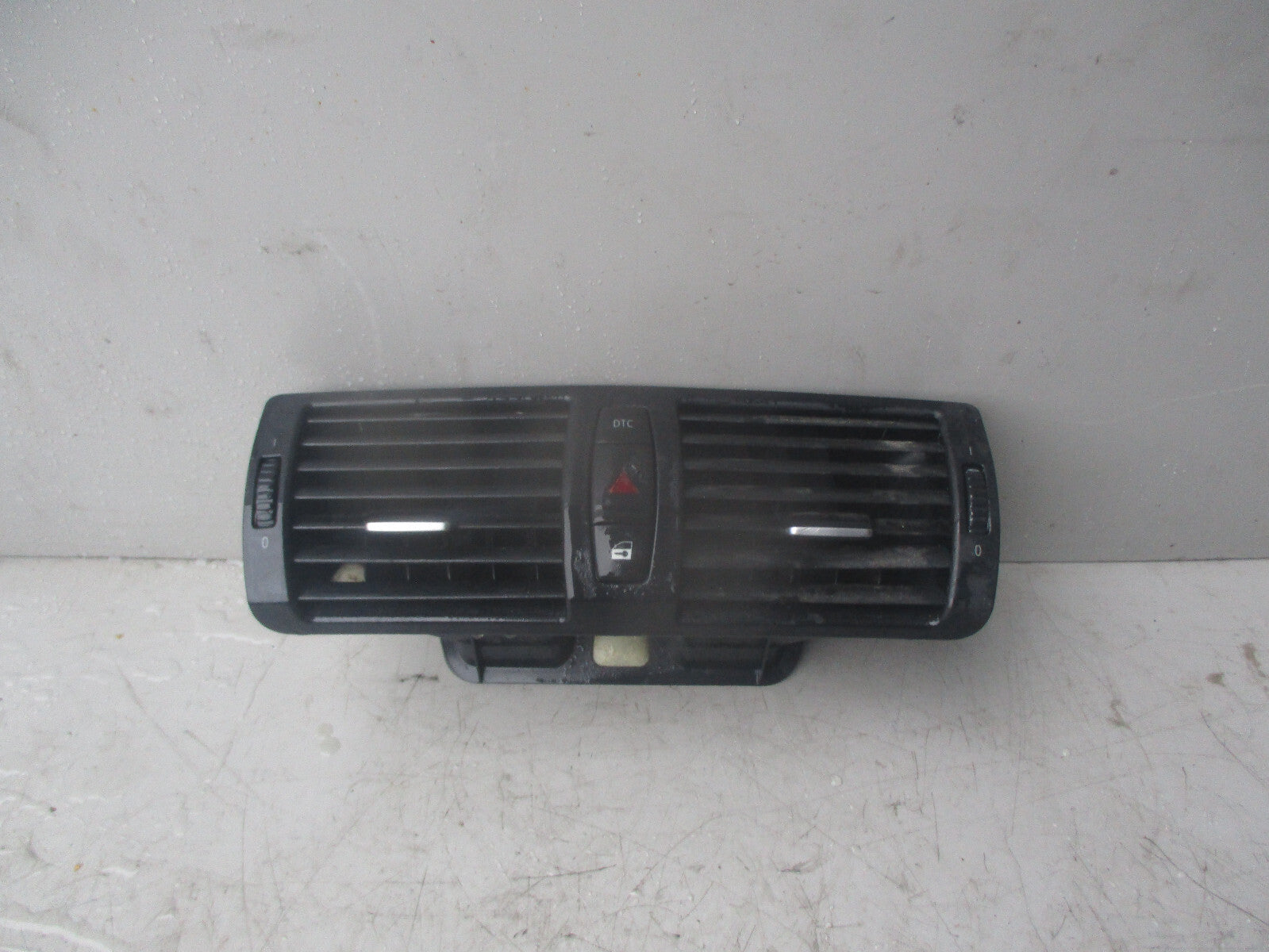 BMW 1 SERIES 2010 E87 DASHBOARD VENT & HAZARD SWITCH 705918913