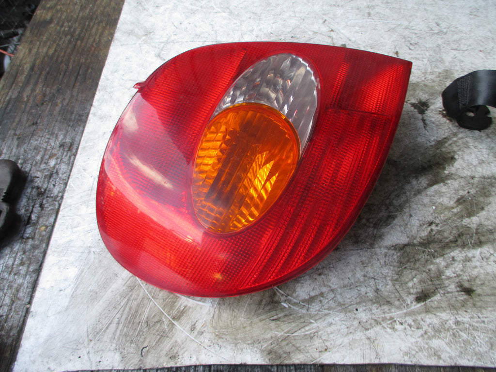 TOYOTA AVENSIS 1997 NSR PASSENGER SIDE REAR BRAKE TAIL LIGHT CLUSTER 23280102