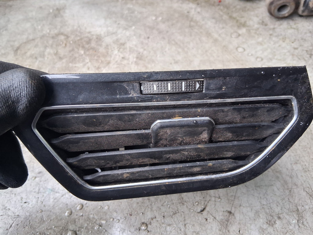 VW VOLKSWAGEN TIGUAN MK2 NSF PASSENGER SIDE FRONT LEFT AIR VENT 5NC819709